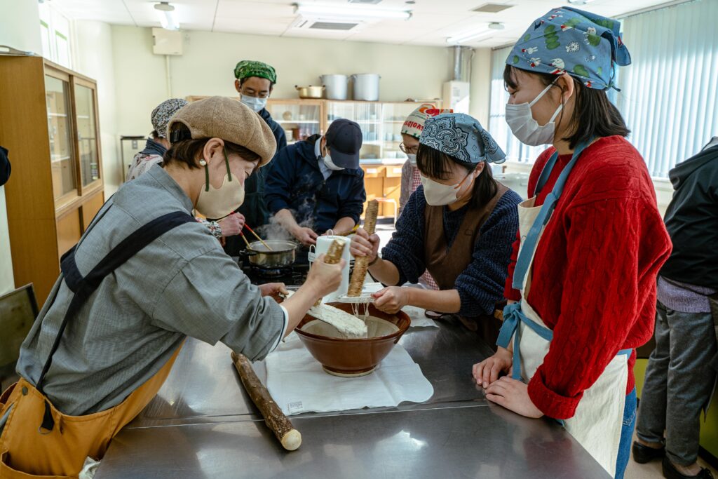 倉真産自然薯を合計2.5kgすりました。